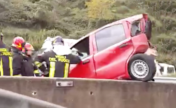 Scontro tra 6 auto su SS 280 'Dei due mari', feriti