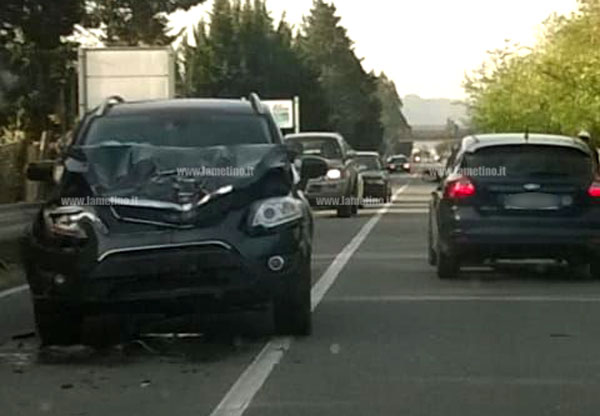 Lamezia, scontro tra Suv e mezzo agricolo su SS 18