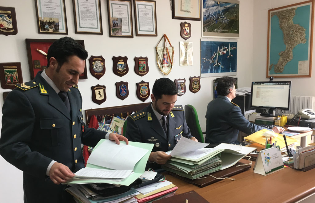 Operazione "Feudalitas", illeciti nella scelta della ditta per raccolta rifiuti: coinvolte 5 persone, anche sindaco di Cariati