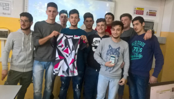 L'Iti di Soveria Mannelli alla Maker Faire Rome con la T-shirt intelligente