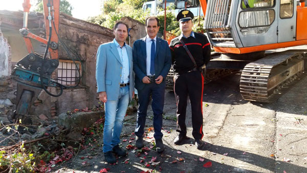 Avviati lavori di demolizione di un fabbricato a Pentone