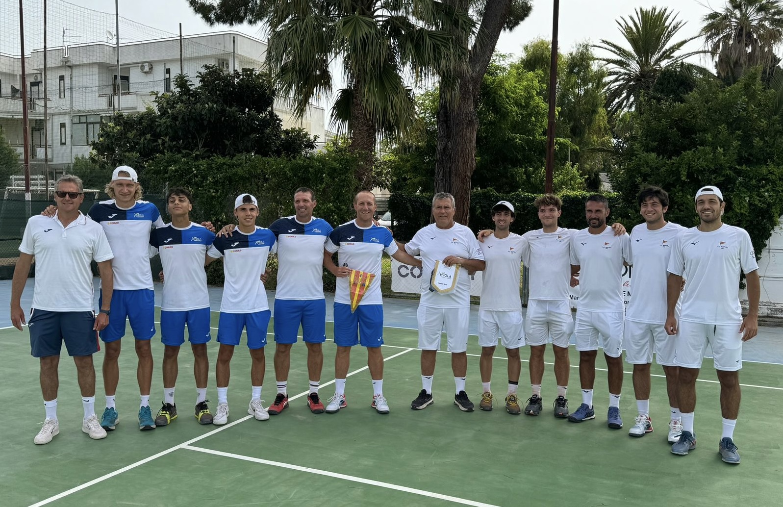 foto_3_squadre_serie_B2_viola_tennis_-_tc_napoli_09.06.24_6412a.jpg