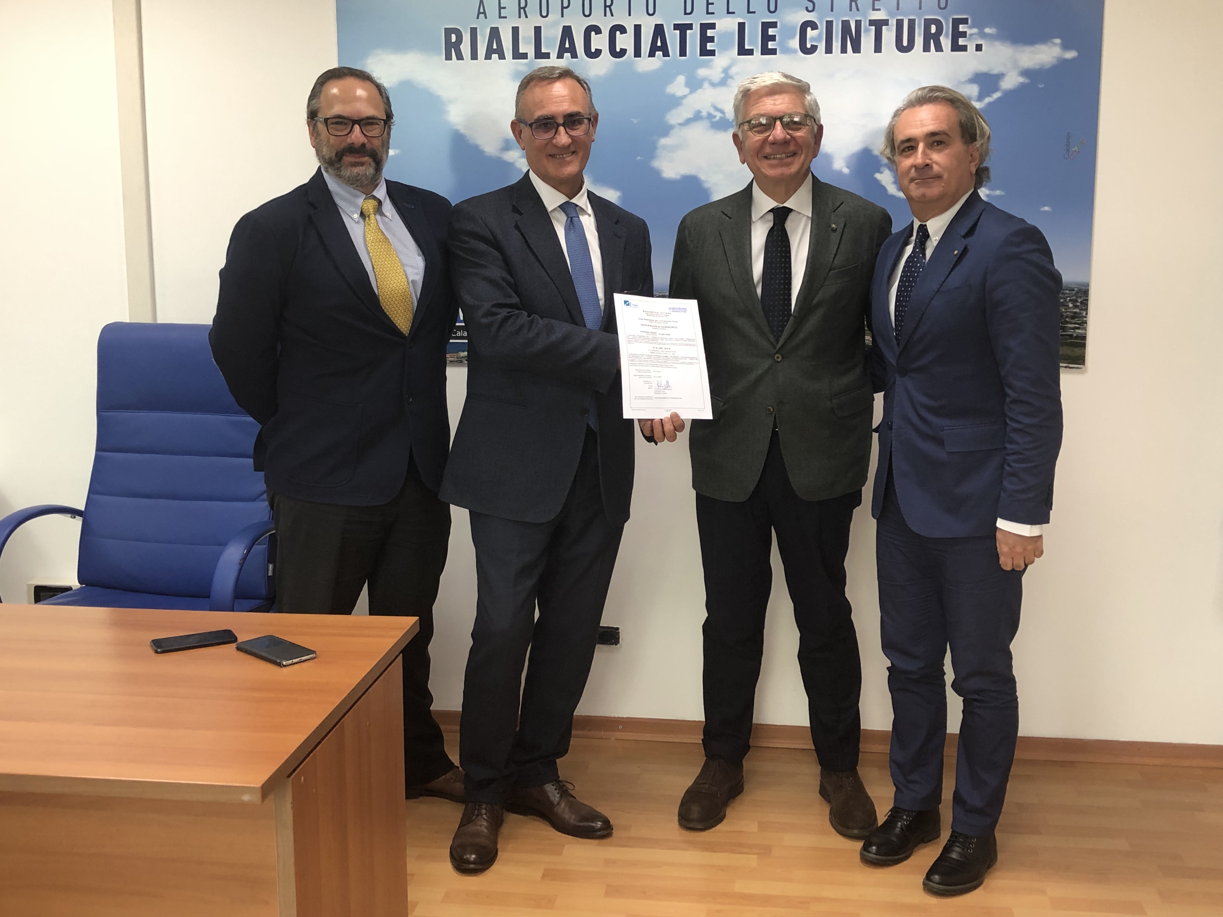 foto consegna certificato.jpg