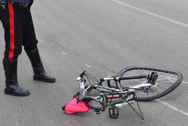 Ciclista 74enne muore travolto da auto su statale 106 a Botricello