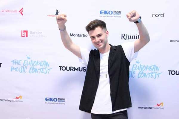 Giovane cantante lametino “Fragile” supera casting per l’audizione del Tour Music Fest