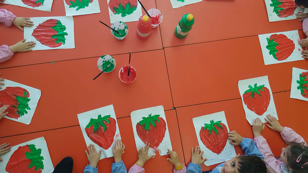 A Curinga “La festa della Fragola 2021” con i bambini della scuola dell'infanzia di Acconia
