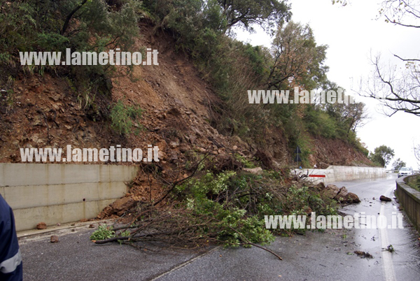 Lamezia: Maltempo, diversi danni con frane e cedimenti