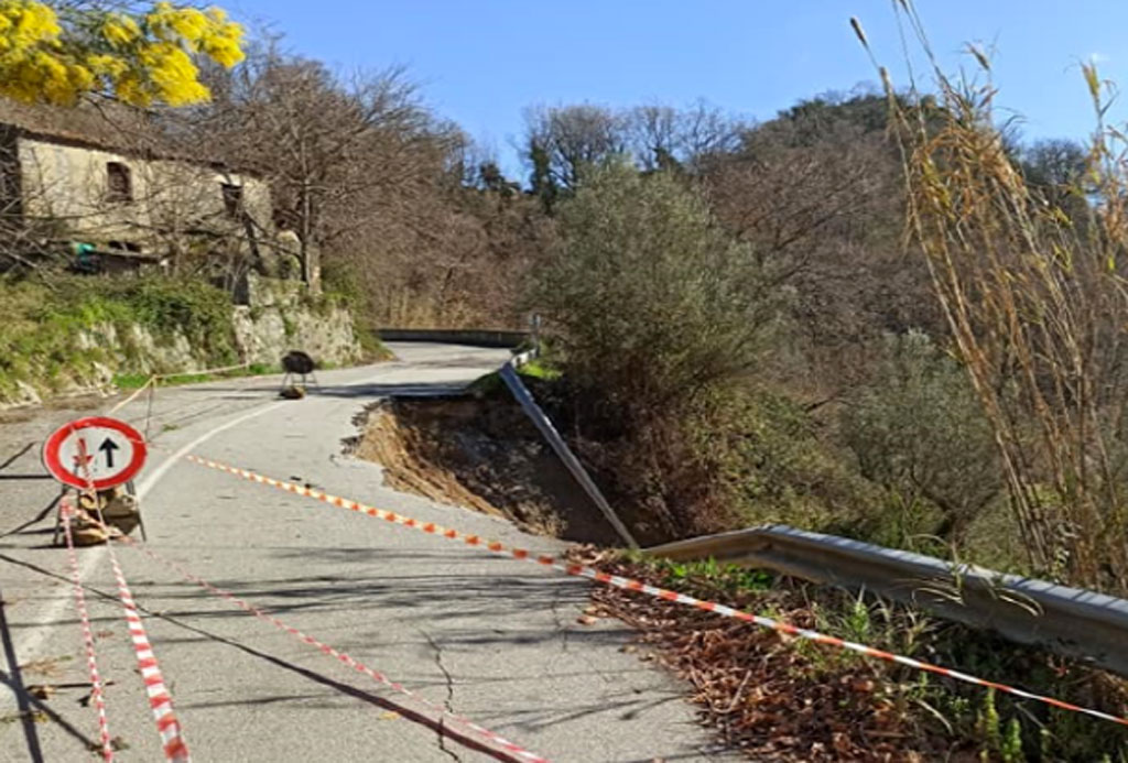 Gruppo 'Uniti possiamo': “Ancora disagi per frana su strada che collega Martirano Lombardo-Martirano-Conflenti e svincolo autostradale”