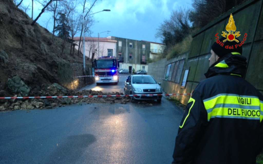 Catanzaro: cede muro di sostegno, chiusa strada