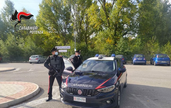 Ruba un'auto a Rende, arrestato nel Potentino 