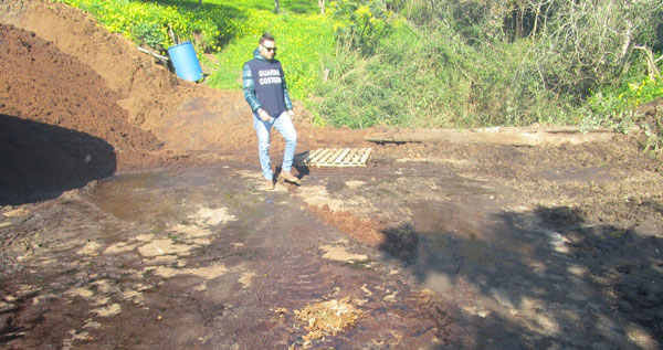 Scaricavano in fosso acque molitura olive, denunciati titolari frantoio a Limbadi
