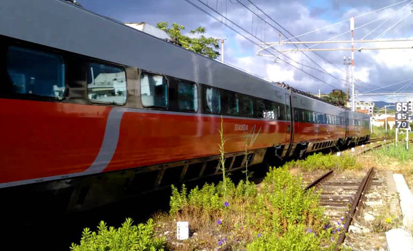Calabria: Ritardi a causa manifestazione su linea ferroviaria, disagi per viaggiatori Freccia Argento