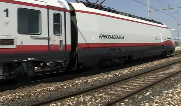 Problemi tecnici a treno diretto in Calabria, fermo per due ore nel casertano