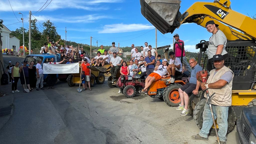 Lamezia, giornata ecologica con l'associazione “I Giovani di FRONTIera” per rendere più bella e vivibile la frazione