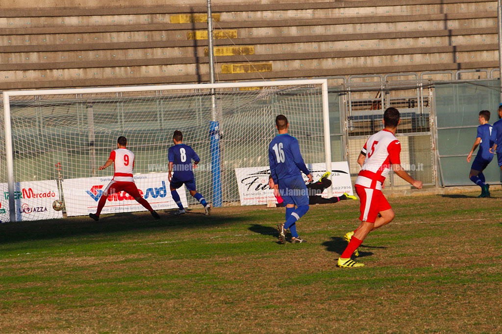 Ianni regala i primi tre punti al Fronti: 2-0 al Cassano