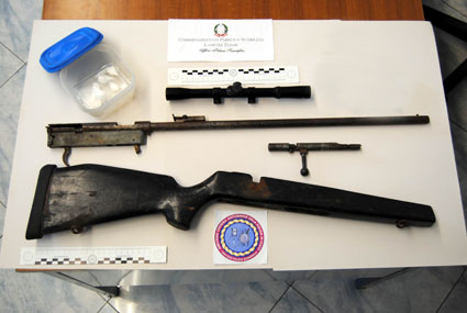 Lamezia, rinvenuti  un fucile e della cocaina in un parcheggio del centro 