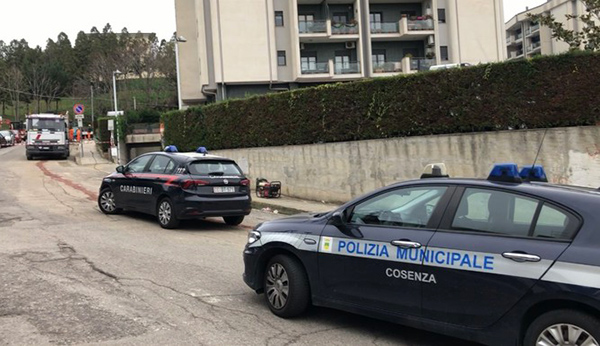 Palazzina evacuata a Cosenza per fuga gas, condotta riparata