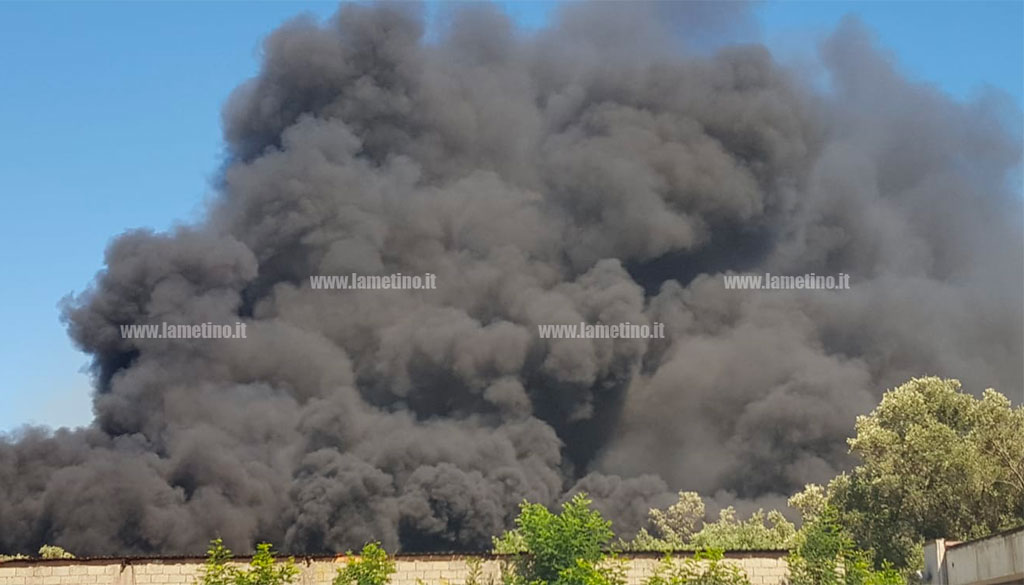 fumo-incendio-vicino-depuratore Gioia Tauro.jpg
