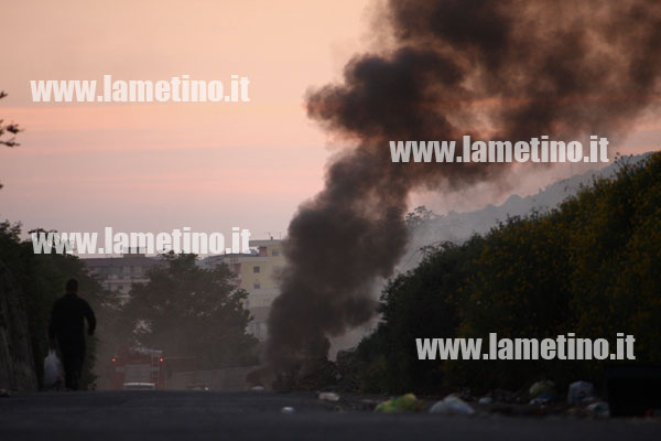 fumo-scordovillo-vigili-del-fuoco-8-maggio-2013.jpg