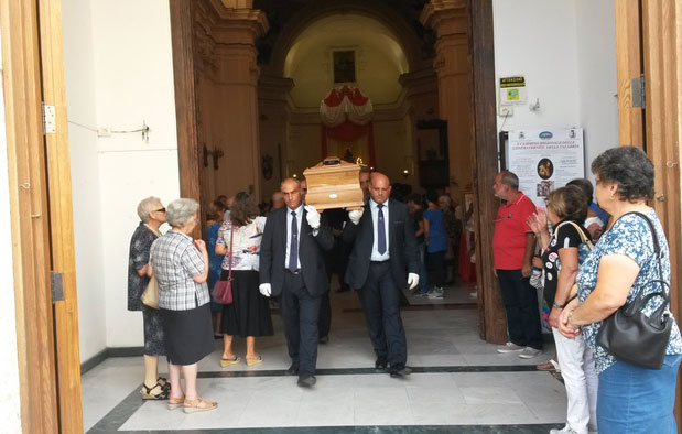 Celebrati i funerali dell’anziana uccisa a Catanzaro