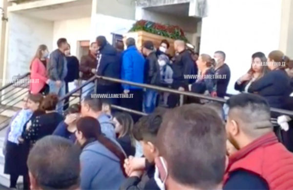 Lamezia, indagini della polizia su funerale a Ciampa di Cavallo: ascoltate alcune persone e acquisiti nuovi elementi