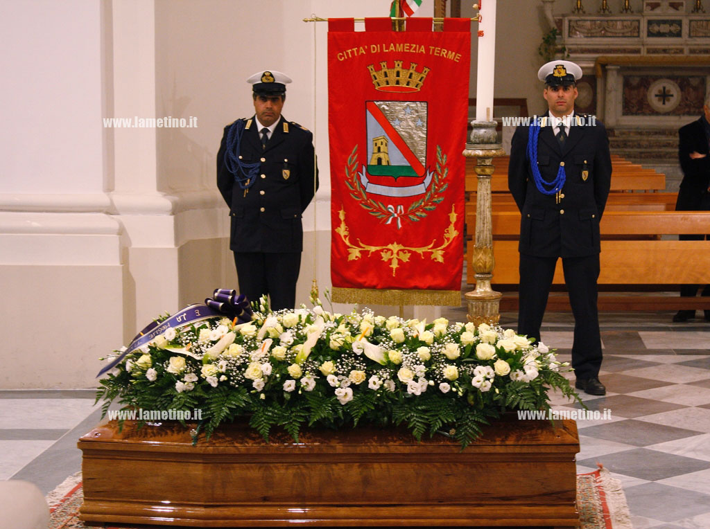 Lamezia: celebrati i funerali dell’ex sindaco Esposito nella Cattedrale