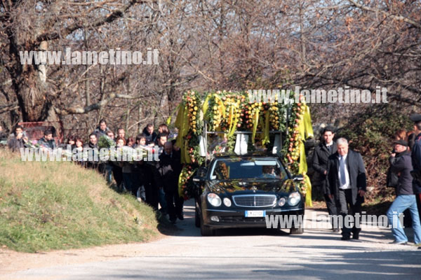 Lamezia: Celebrati funerali di Annunziato Gallo. Inquirenti di nuovo su luogo delitto