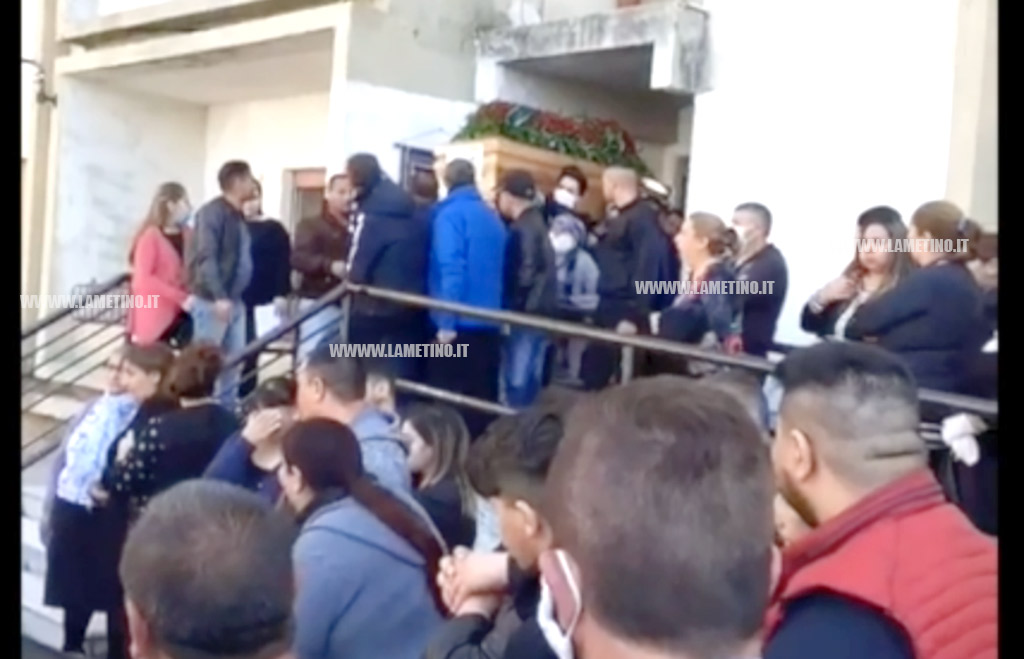 Lamezia, forze dell’ordine avviano identificazione delle persone presenti a funerale Ciampa di Cavallo