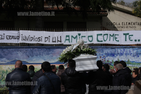 Lamezia: Tanta gente per l'ultimo saluto a Giovanni