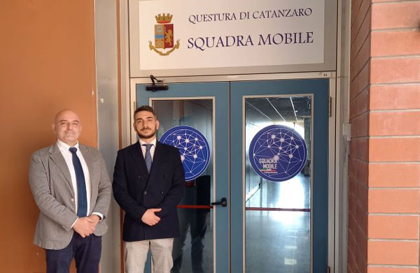 funzionario-e-addetto_737c8.jpg