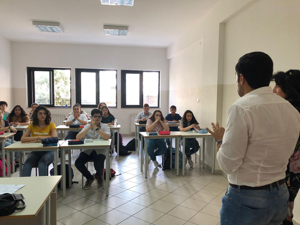 Lamezia, Furgiuele (Lega) in visita nelle scuole: "Riscatto parte dai banchi mai come in questa fase"