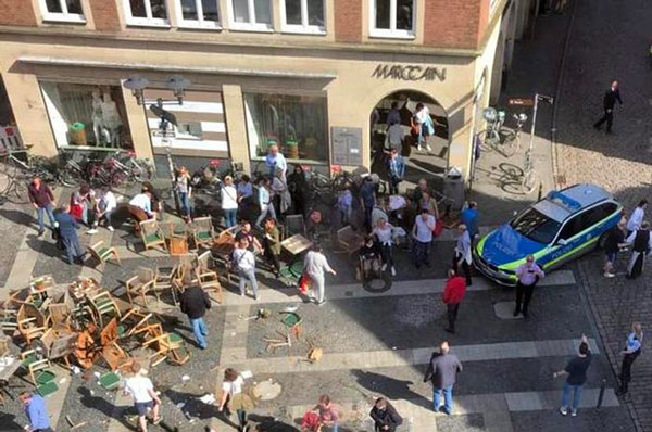 In Germania furgone sulla folla: 4 morti e 20 feriti, attentatore si è suicidato