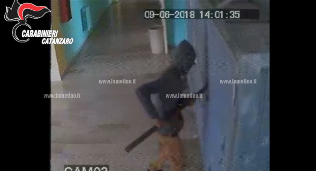 Lamezia, furti nelle scuole: arrestato 26enne - VIDEO