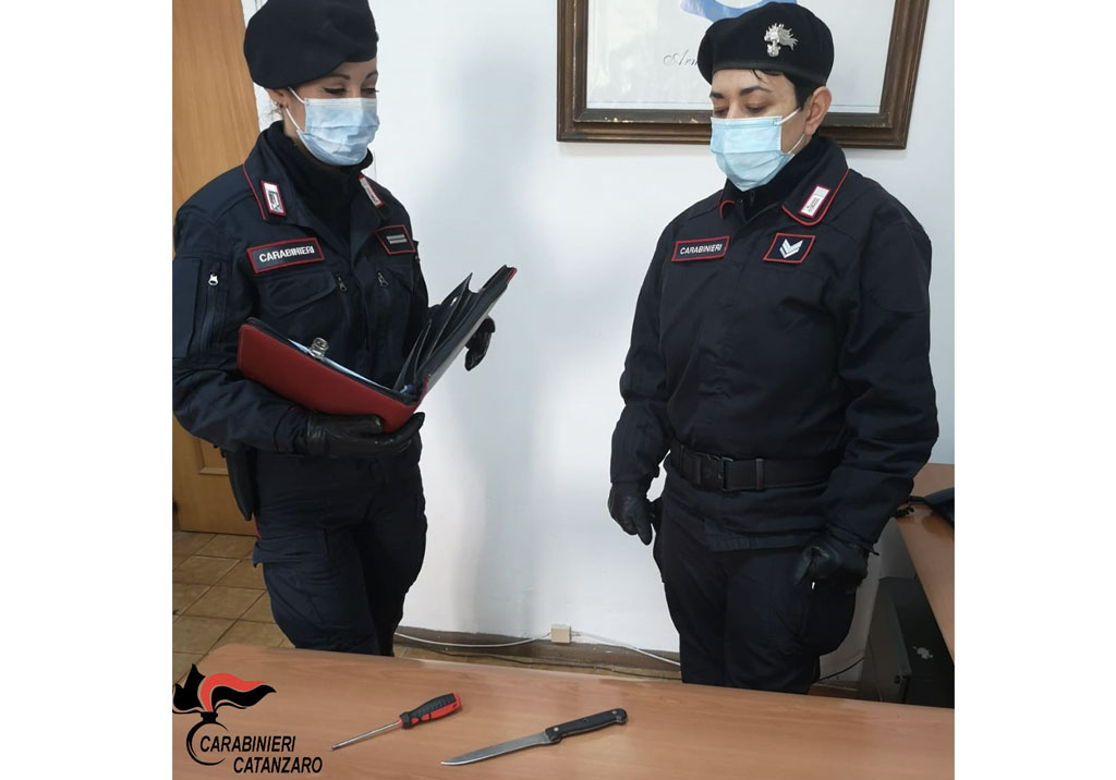 Tenta furto in abitazione e aggredisce proprietario, un arresto a Catanzaro
