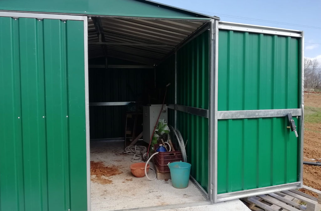 Lamezia, nuovo furto alla comunità Progetto Sud: "Rubati un trattore e una falciatrice"