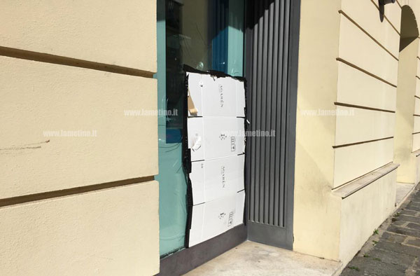 Lamezia, gioielleria svaligiata in centro: polizia arresta due persone