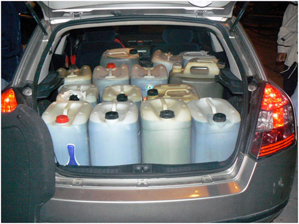Rubano gasolio azienda rifiuti nel reggino, arrestati cinque dipendenti