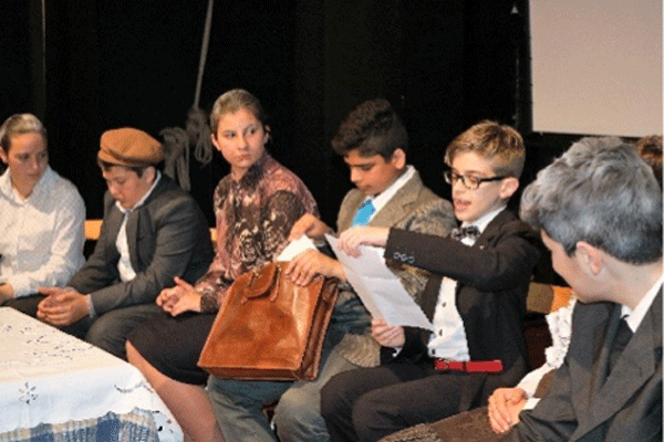 Concluso progetto “Teatro a scuola” all’istituto Saverio Gatti