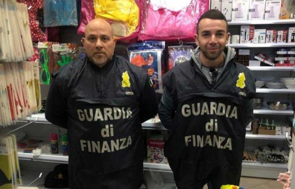 Gdf Crotone sequestra 300mila prodotti non conformi e merce con marchi di moda contraffatti