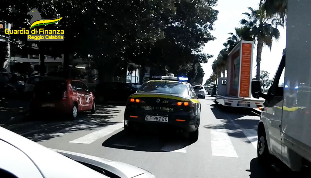 Scoperta piantagione cannabis a Cardeto, 5 giovani arrestati 
