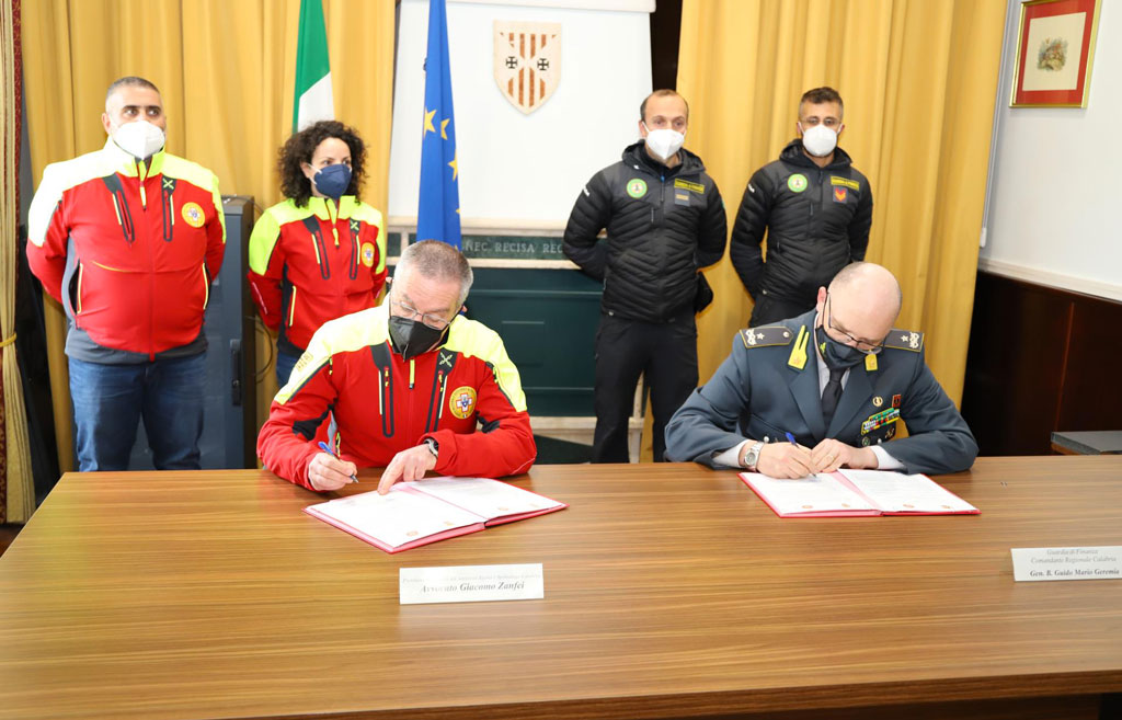 Gdf Catanzaro, protocollo d’intesa tra comando regionale Calabria della guardia di finanza e soccorso alpino e speleologico