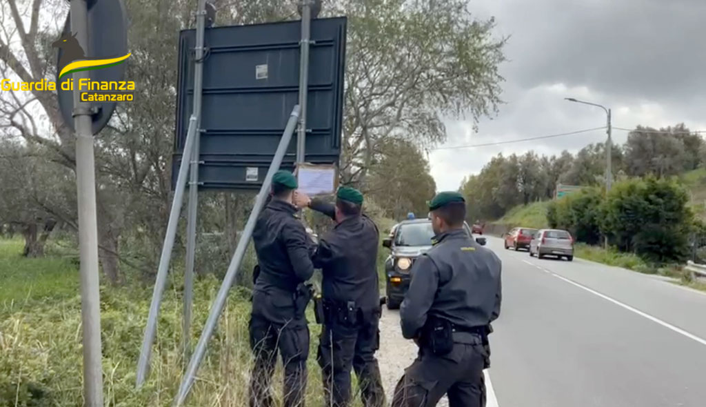 Operazione Guardia di finanza e procura Catanzaro per bancarotta fraudolenta: 6 misure cautelari e sequestro di 1.200 spazi pubblicitari - Nomi