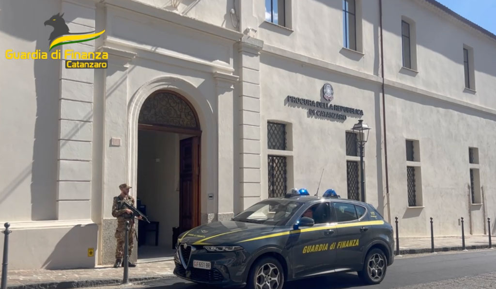 Immobile acquistato con proventi di attività illecite, sequestrata lussuosa villa a imprenditore calabrese residente in Veneto