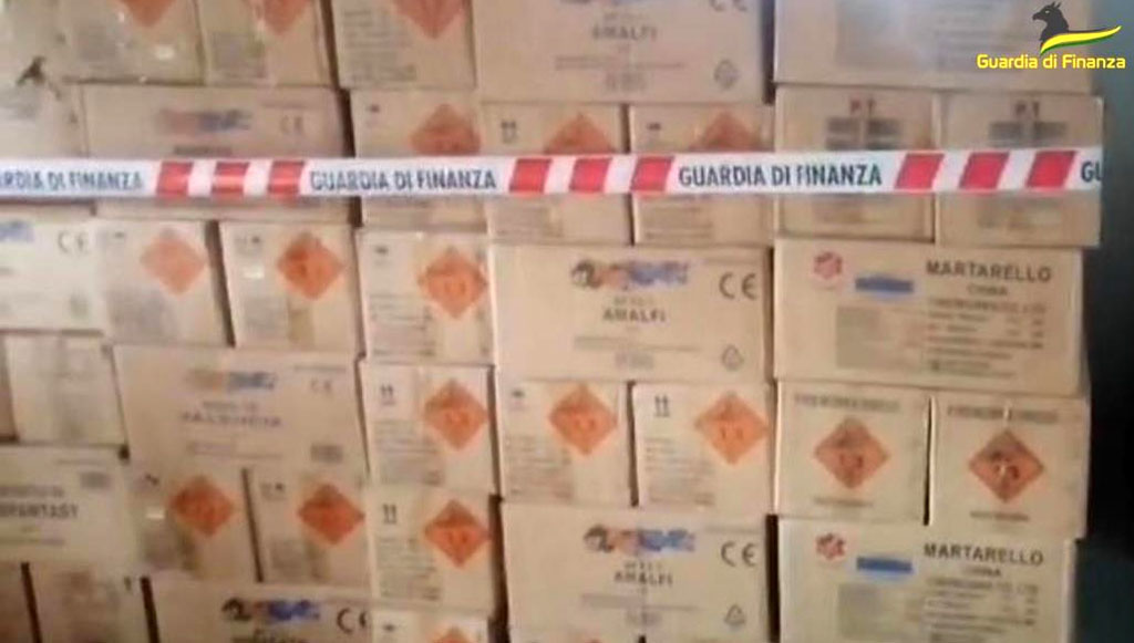 Sequestrato un deposito illegale e 2 milioni di fuochi d’artificio per oltre 15 tonnellate nel Cosentino