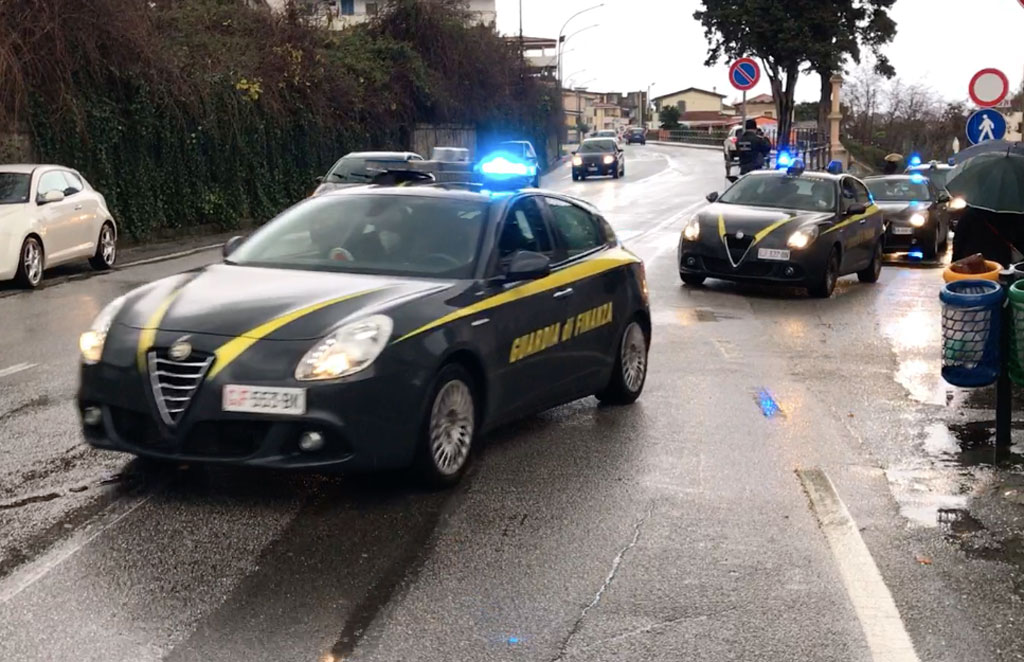 Tombe svuotate e cadaveri distrutti nel cimitero di Tropea, 3 arresti - VIDEO
