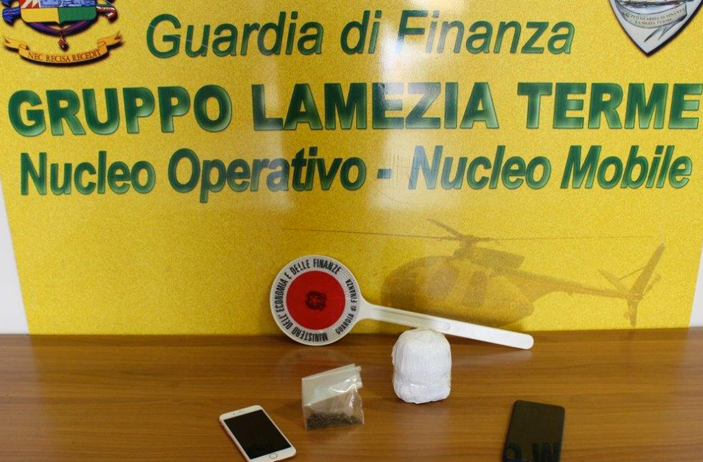 Lamezia, viaggiava con 300 grammi di cocaina nascosti nell’auto: arrestato 35enne