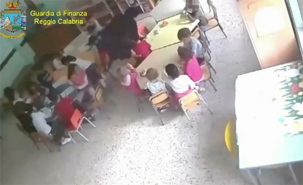 Alunni maltrattati a Reggio Calabria, maestre respingono accuse 