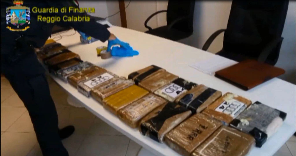 Nascosti in container banane 168 chili cocaina, sequestrati al porto di Gioia Tauro - VIDEO