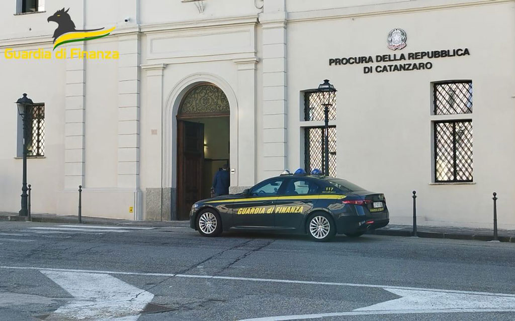 Truffa aggravata allo Stato e assenteismo, sequestro di 93mila euro a operaio forestale di Calabria Verde