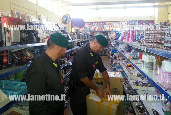 Calabria: Sequestrati 30.000 prodotti pericolosi, una denuncia